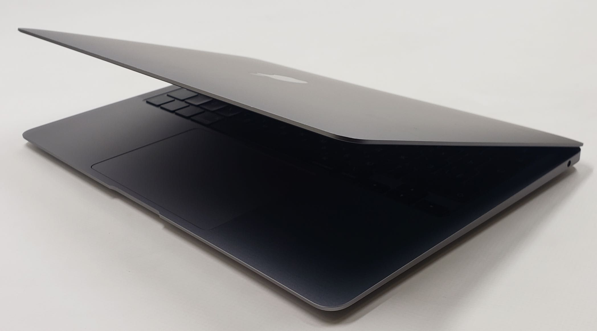 Купуй з Гарантією! Ноутбук MacBook Air 13" 2020 M1 l 16 GB l 256 GB