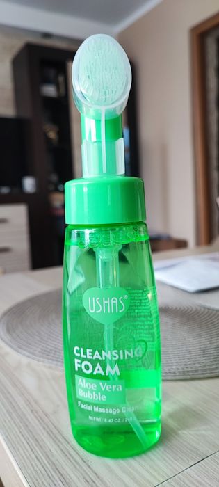 Pianka do mycia twarzy z aloesem.