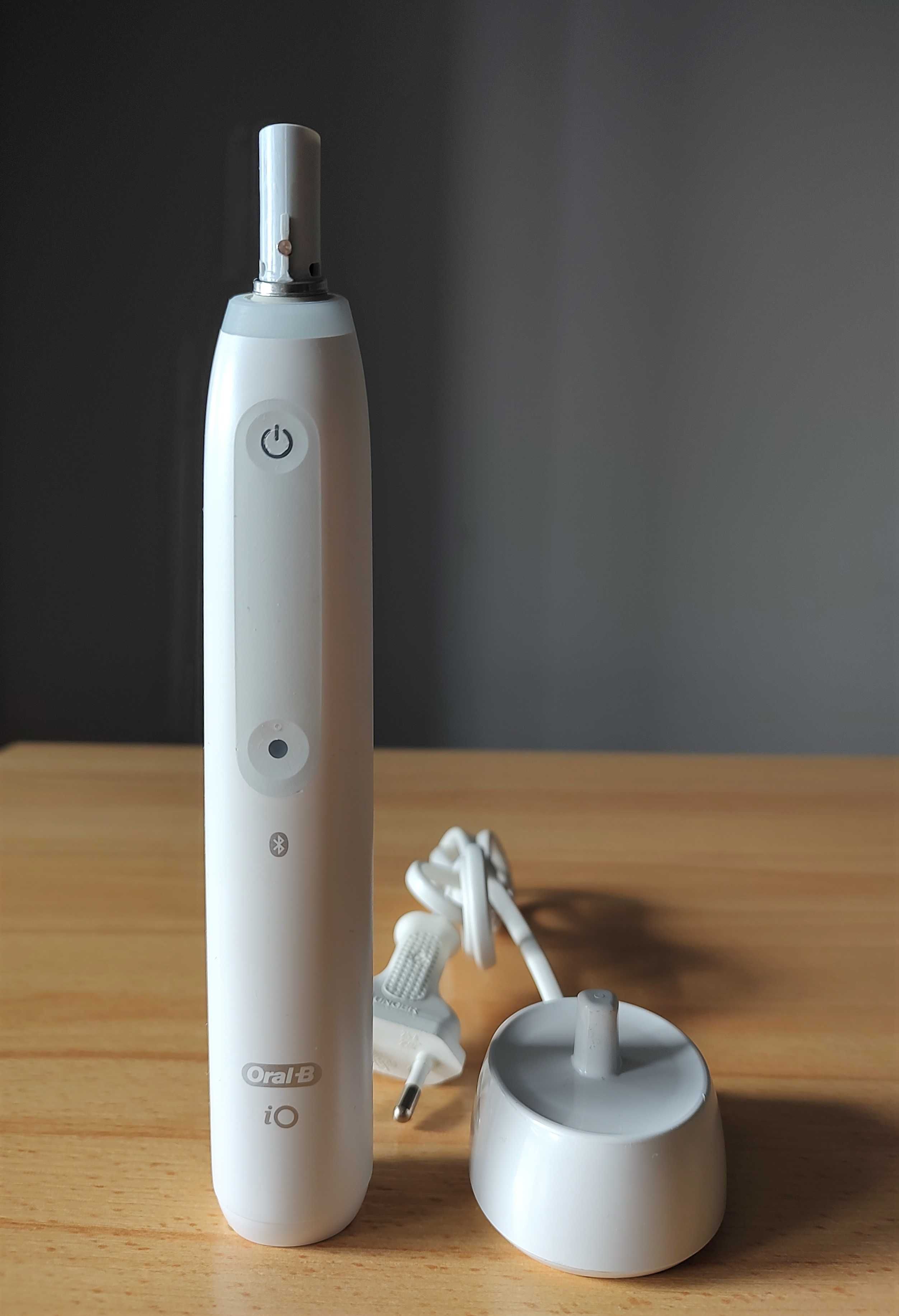 Oral-B iO 4 White - Szczoteczka Magnetyczna iO4