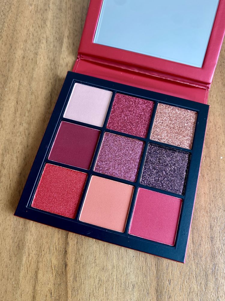 Paletka cieni Ruby Obsessions Huda Beauty edycja limitowana