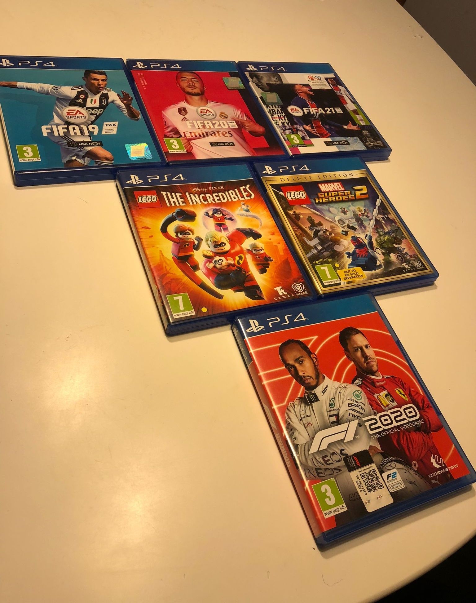 Jogos PS4 (FIFA, F1, LEGO)