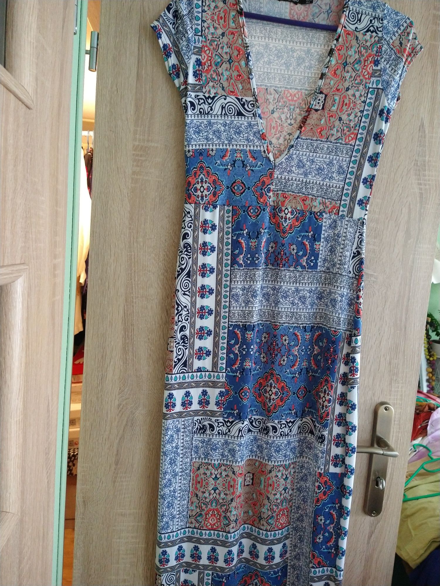 Sukienka MIDI boohoo
