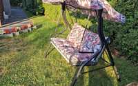 Huśtawka ogrodowa firmy Dajar z poduszkami