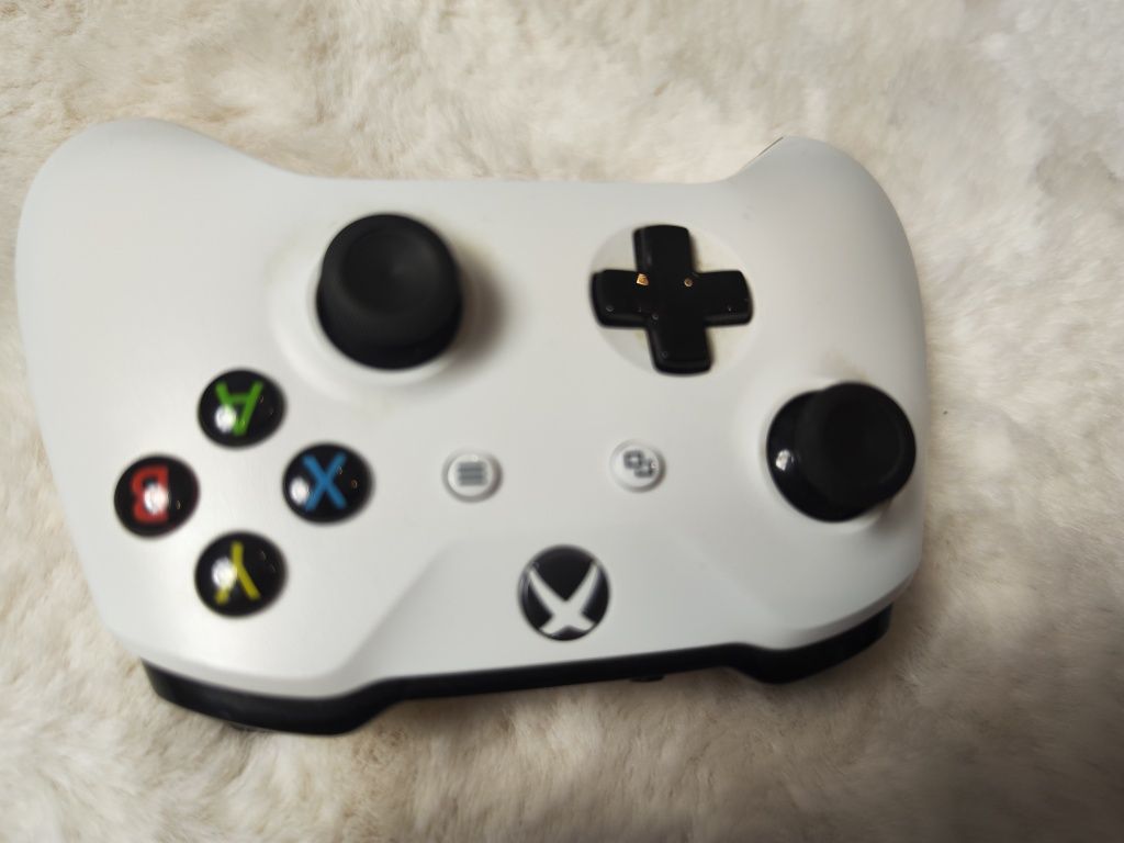 Sprzedam Xbox one X 1tb stan jak nowy
