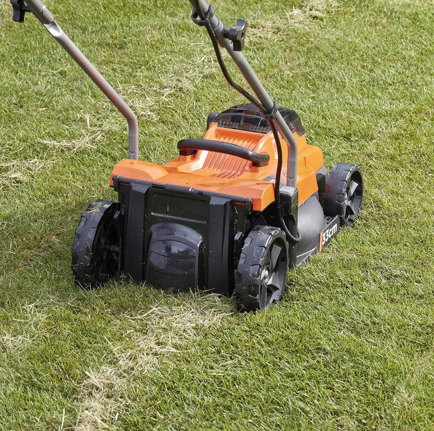 BLACK + DECKER Kosiarka 18V - 33 cm Ogród do 350 m² Funkcja Mulching