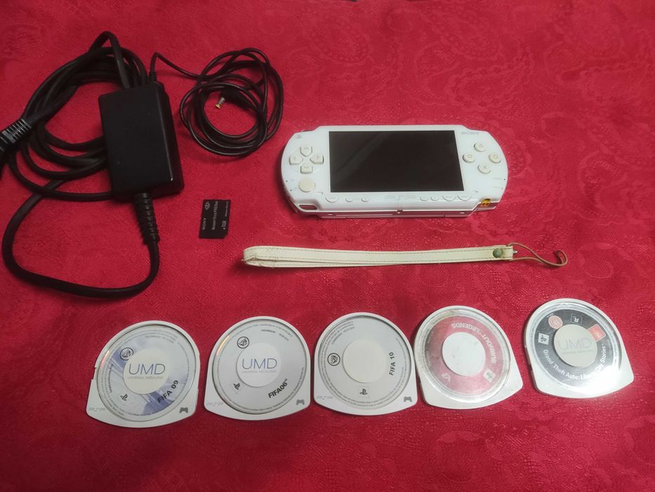 Playstation PSP Branca 1004- jogos- cartão 1GB