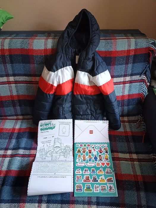 Kurtka  zimowa Sinsay z kapturem rozm . 122 oraz naklejki gratis...