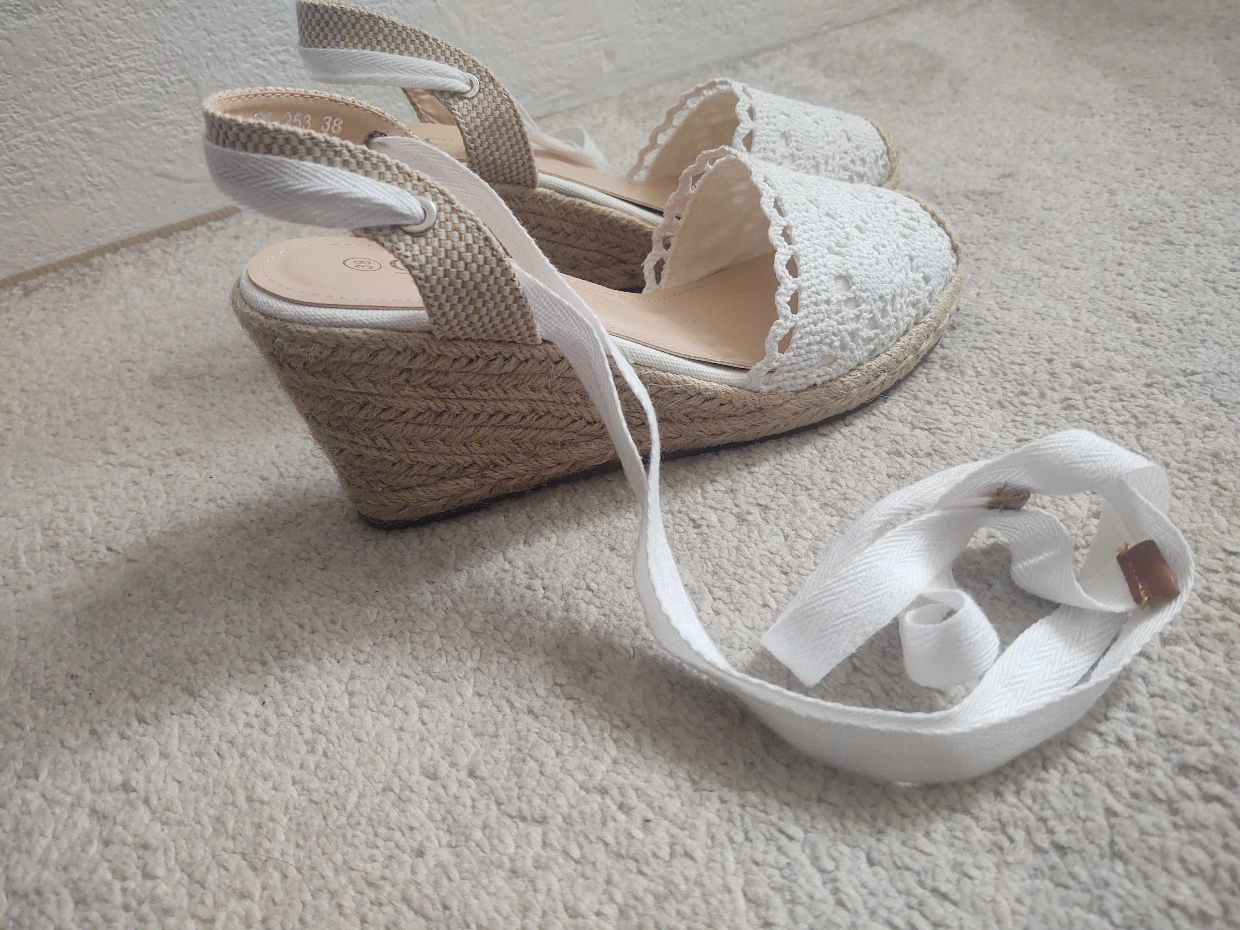 Wiązane nowe sandały na koturnie - espadryle r. 38
