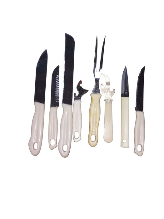 Набір кухонних ножів та приладдя