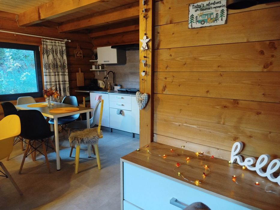 Chatka pod lasem Szczyrk  Góralski domek z bali