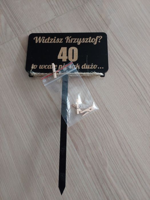 Czarny topper na tort 40 lat