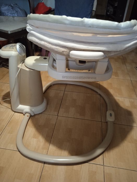 Продається гойдалка для немовлят Graco Sweetpeace