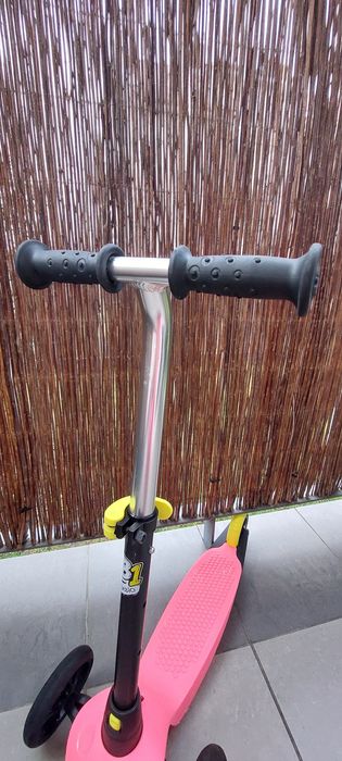 Hulajnoga trójkołowa decathlon