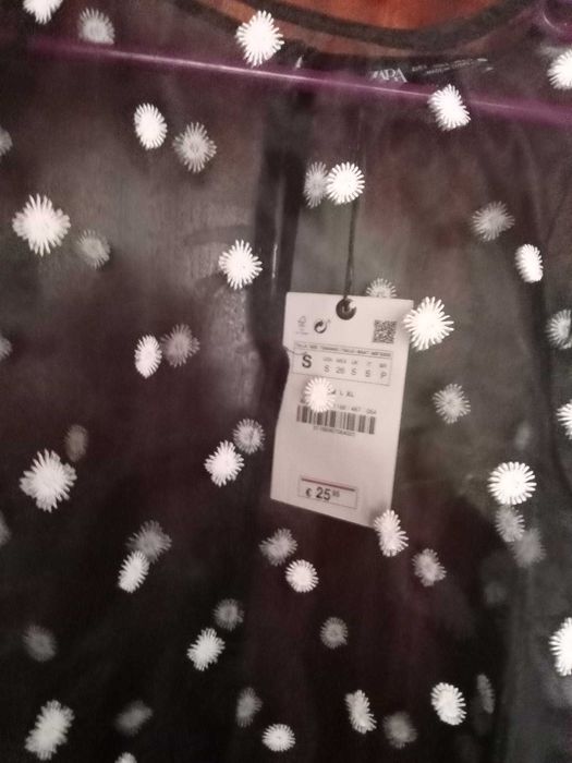 Blusa Zara nova Preta Transparente  com flores, tamanho S grande
