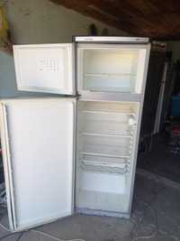 Продам двухкамерный рабочий холодильник. Отлично работает.