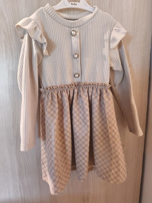 Śliczna sukienka dla dziewczynki