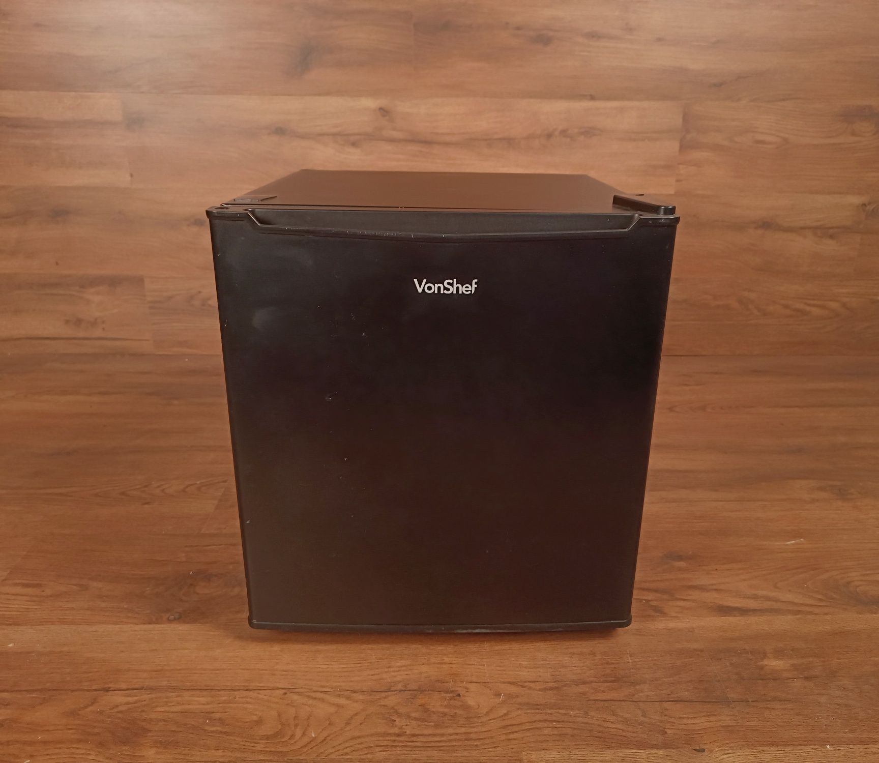 Барний міні холодильник Von Shef	MS705DE чорний гарний стан гарантія