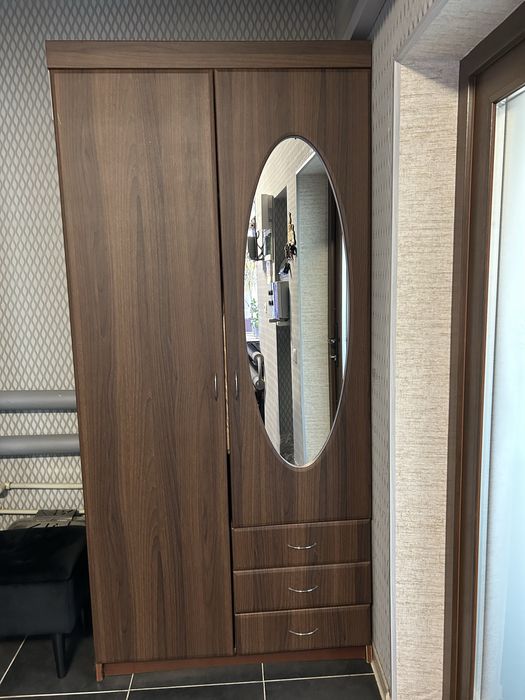 Продам шкаф прихожая с зеркалом