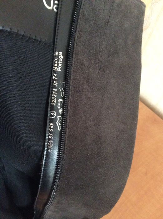 Продам демисезонные замшевые сапоги Gabor 40 р.