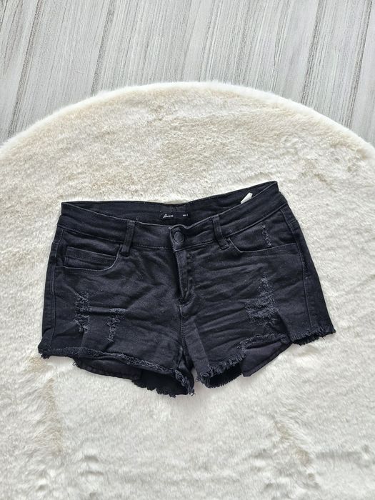 Czarne szorty jeansowe z przetarciami house modne shorty lato rock