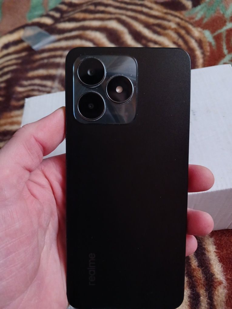 Продам телефон Realme c53 6/128