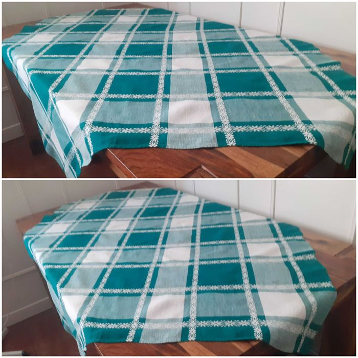 Obrus bawełniany biało zielona krata wzór haftowany