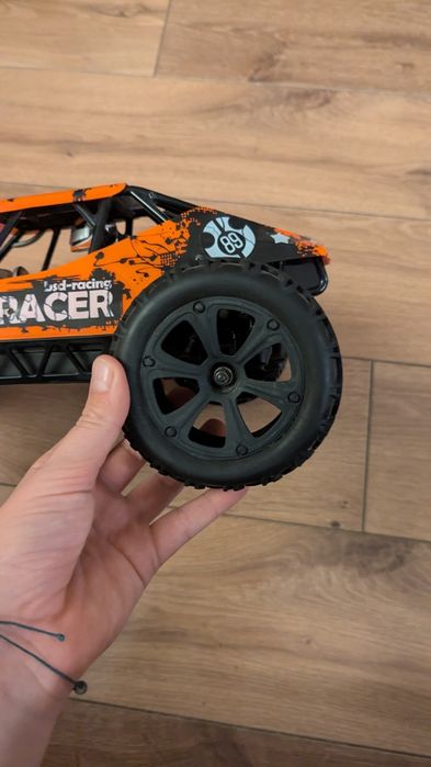 BSD samochód zdalnie sterowany UNE RACER 218T 1/10 4WD - wersja pomar