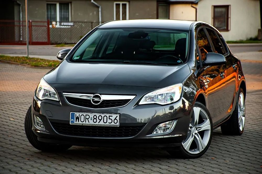 Opel Astra 1.4 TURBO 140KM Klimatyzacja Parktronik Tempomat Alu 18 Serwis PIĘKNY