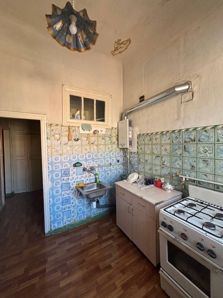 Продаж двокімнатної квартири, центр