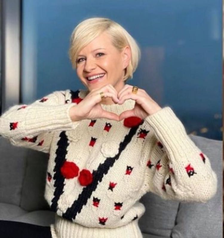 ZARA kremowy sweter z haftem kwiaty biały haftowany S