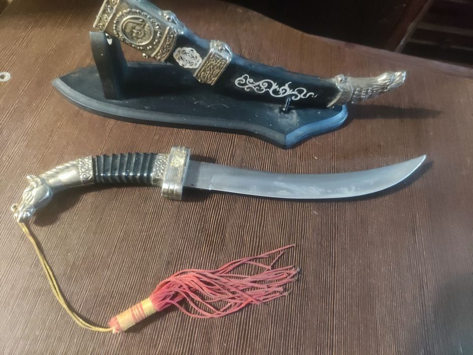 Продам сувенир кинжал