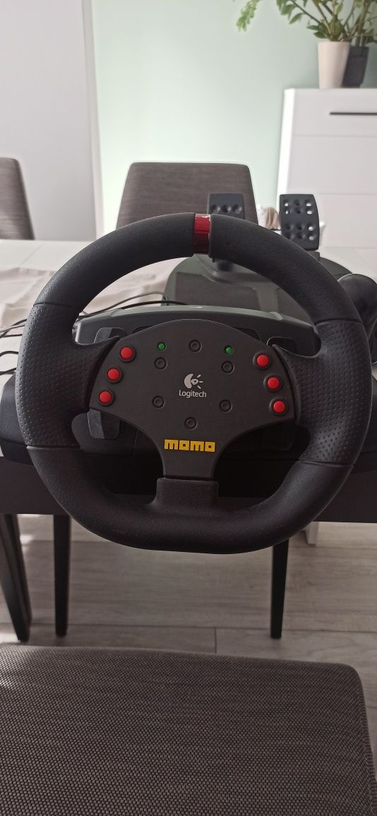 Kierownica Logitech Momo Racing