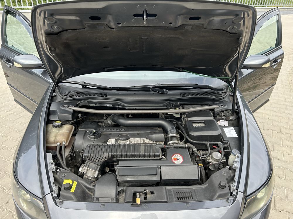 Volvo S40 2.5 T5 220 KM
