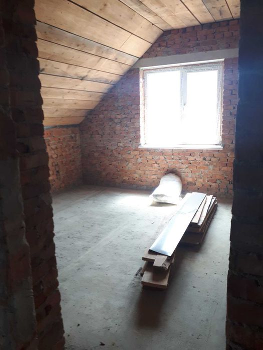 Продаж будинку з ділянкою