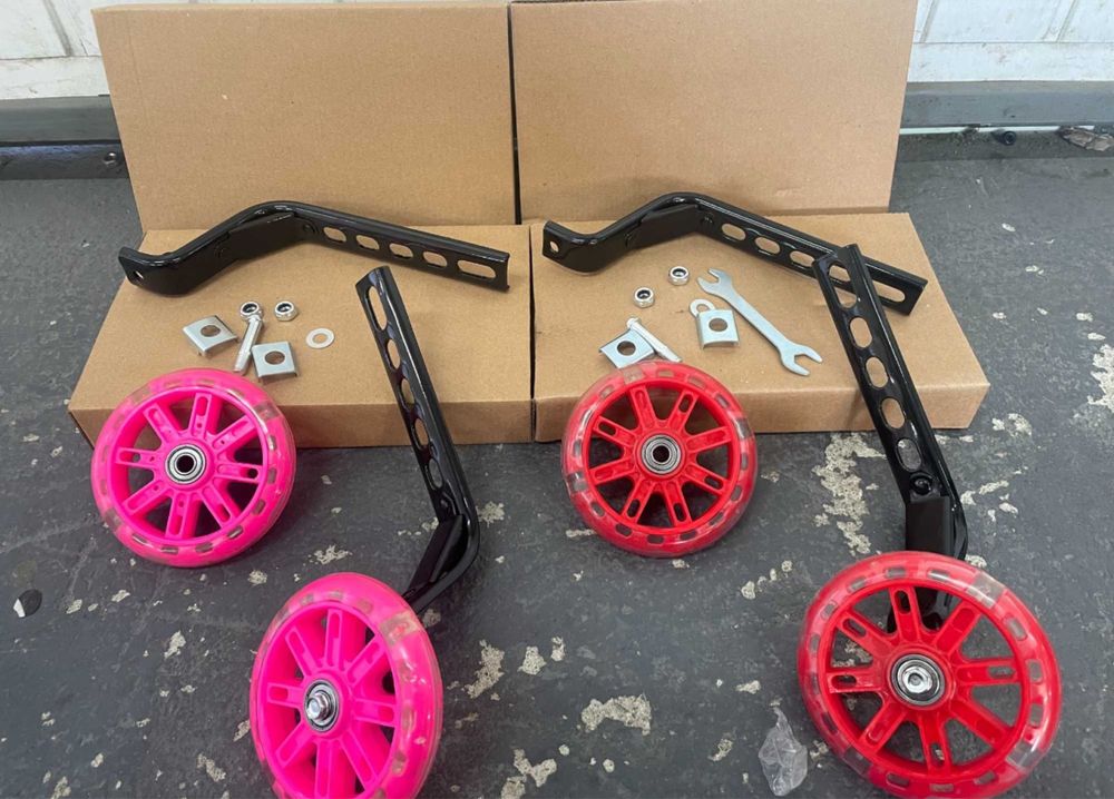 Kółka boczne LED świecące pasują do rowerków 12"/16"/20"