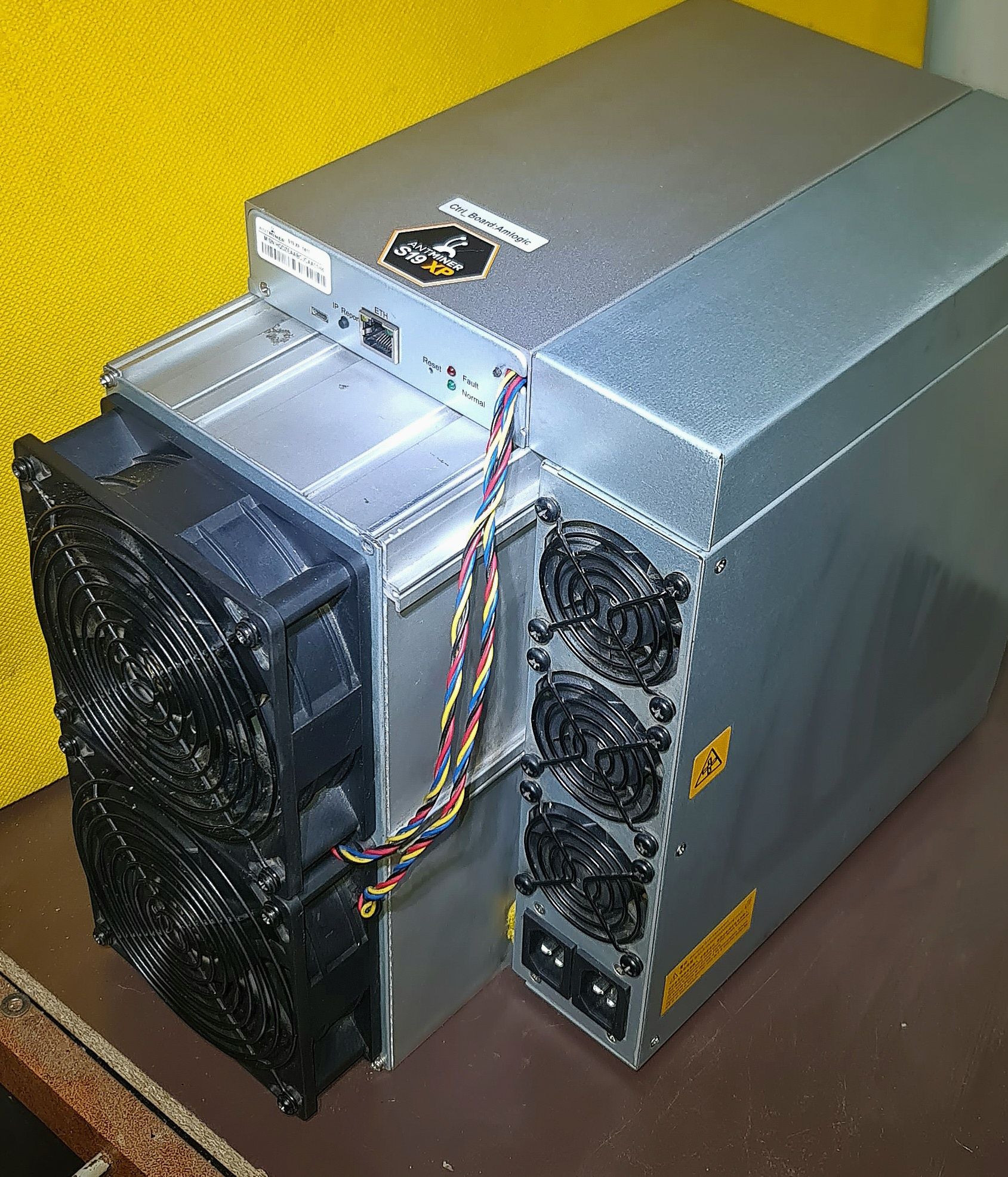 Bitmain Antminer S19 XP 140 Th/s 3010 Вт SHA-256