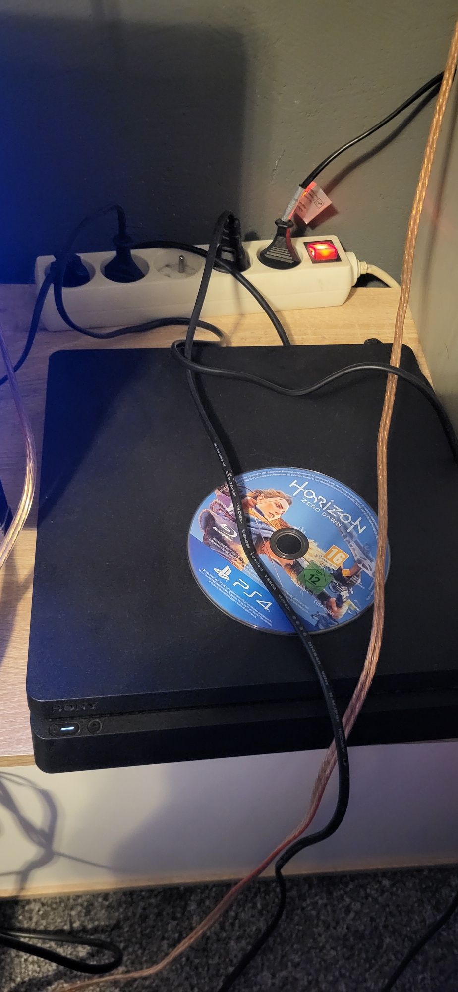 Konsola Ps4 slim