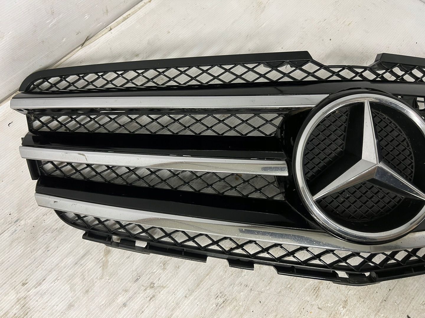 ATRAPA GRILL MERCEDES R KLASA W251 LIFT A2518880060