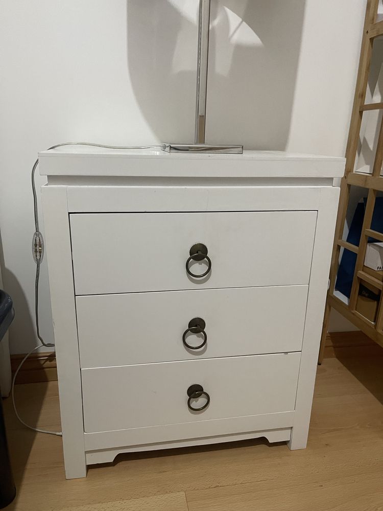 Vendo 2 mesas de cabeceira
