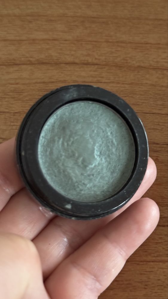 Inglot dwa pojedyncze cienie do powiek kolor zielony i szary