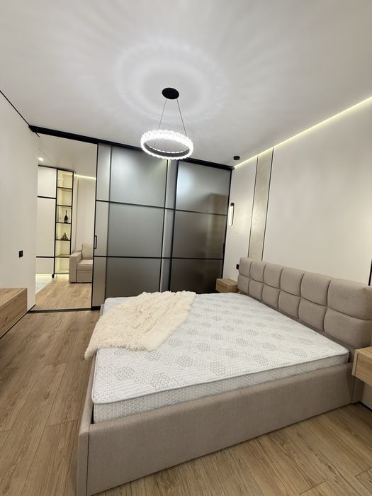 Продаю власну 1,5 кімнатну квартиру на березі озера