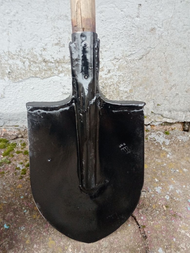 Лопаты, сапка, грабли, вилы