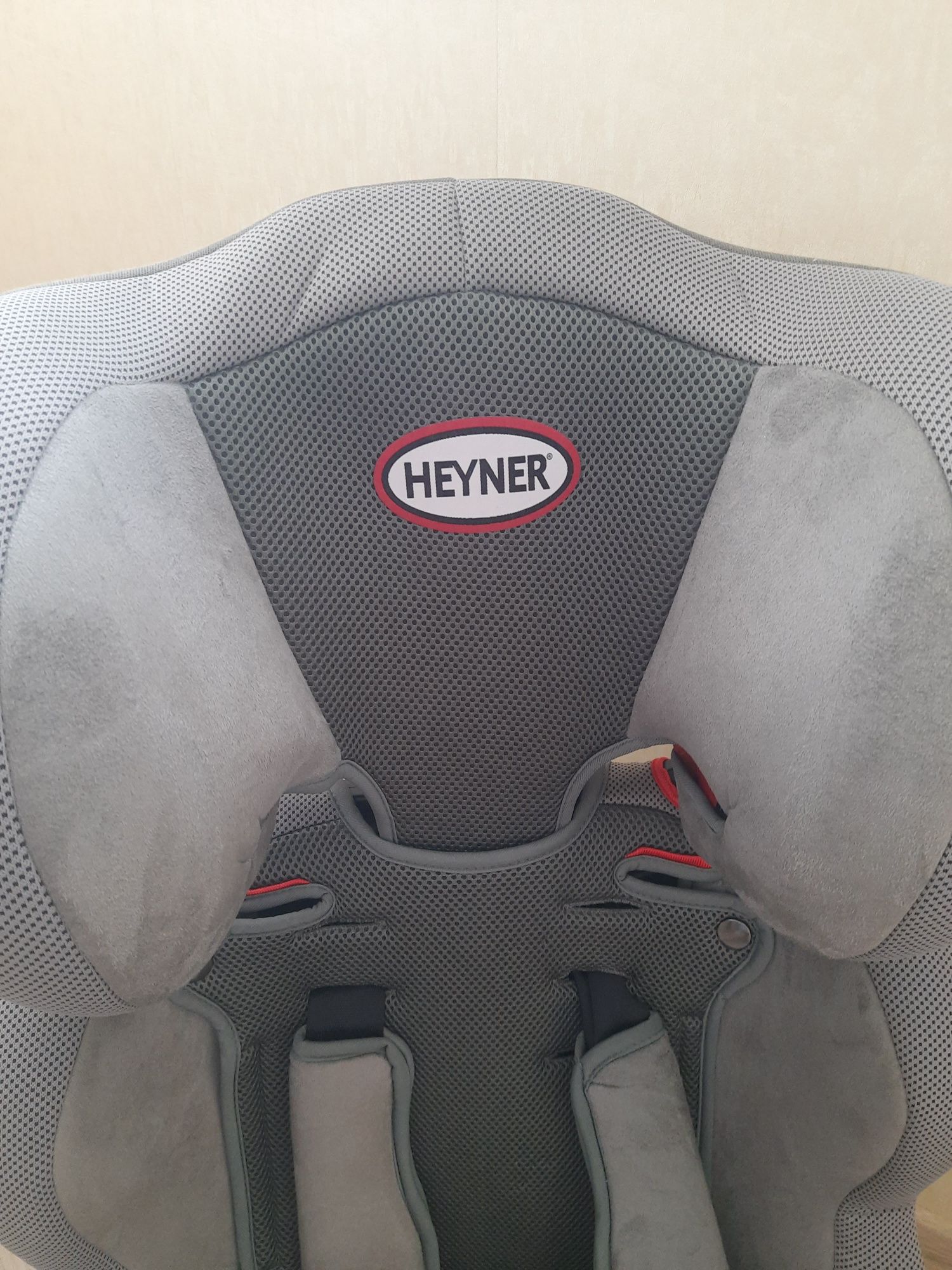 Автокрісло Heyner
