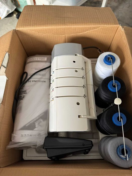 Máquina de costura overlock SINGER 14SH754