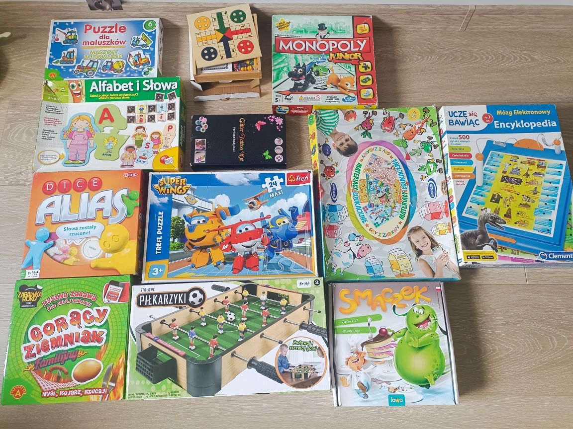 Zestaw gier i puzzli