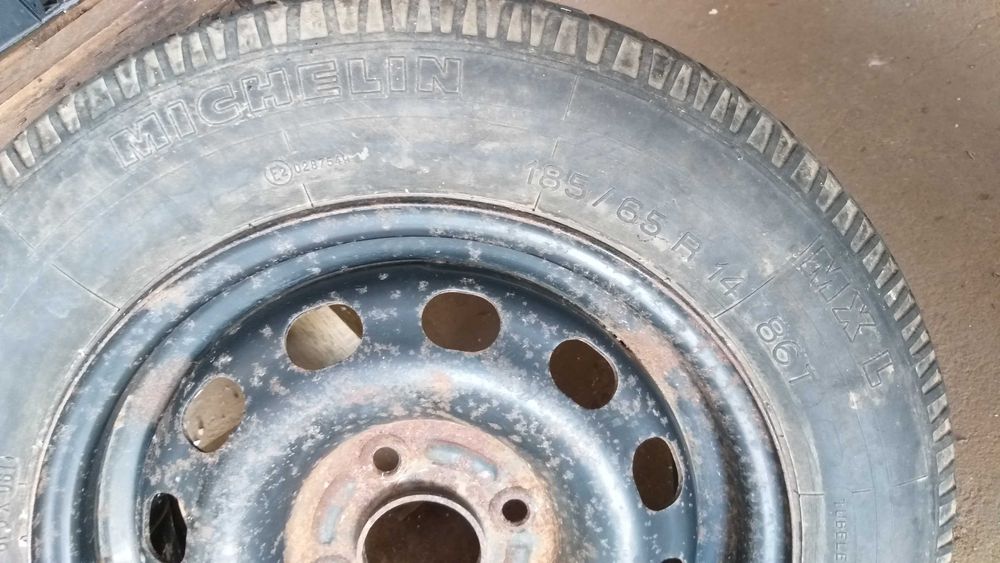 Pneu e jante para suplente 185/65 R14 86T