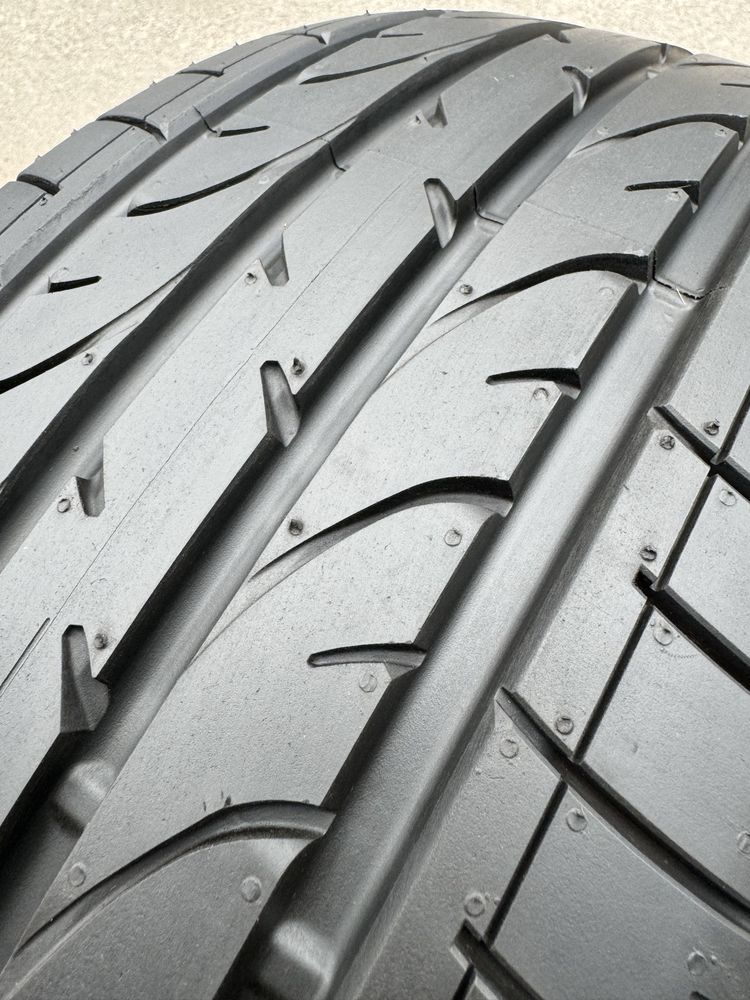 Шини 235/45R19-4шт Brodgestone