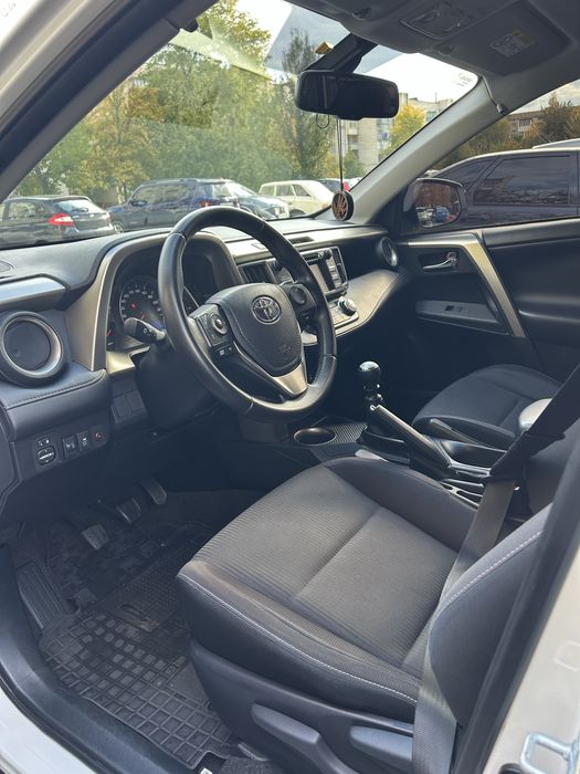 Продам Toyota RAV 4