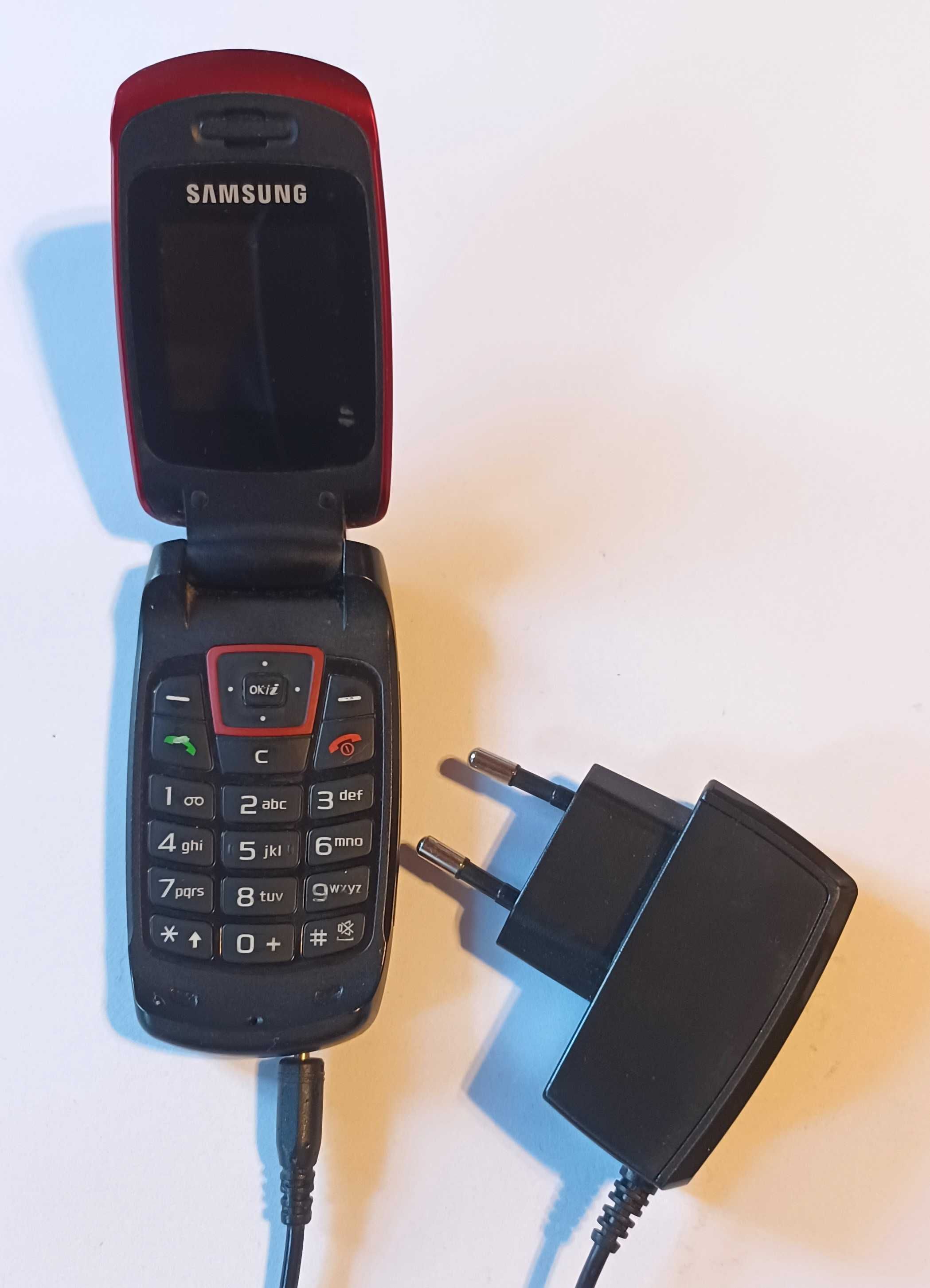 Telefon komórkowy Samsung SGH-C260+dedykowana ładowarka.