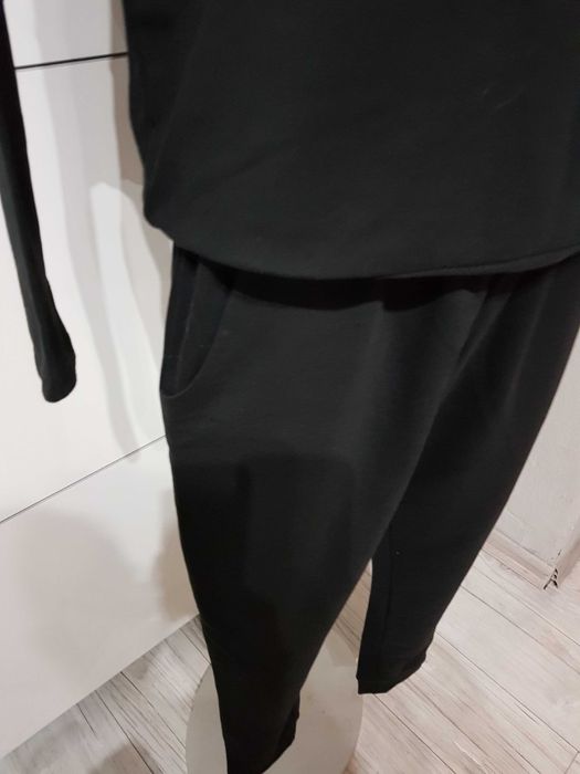 Nowy dres damski bez metki rozmiar S. Polecam.